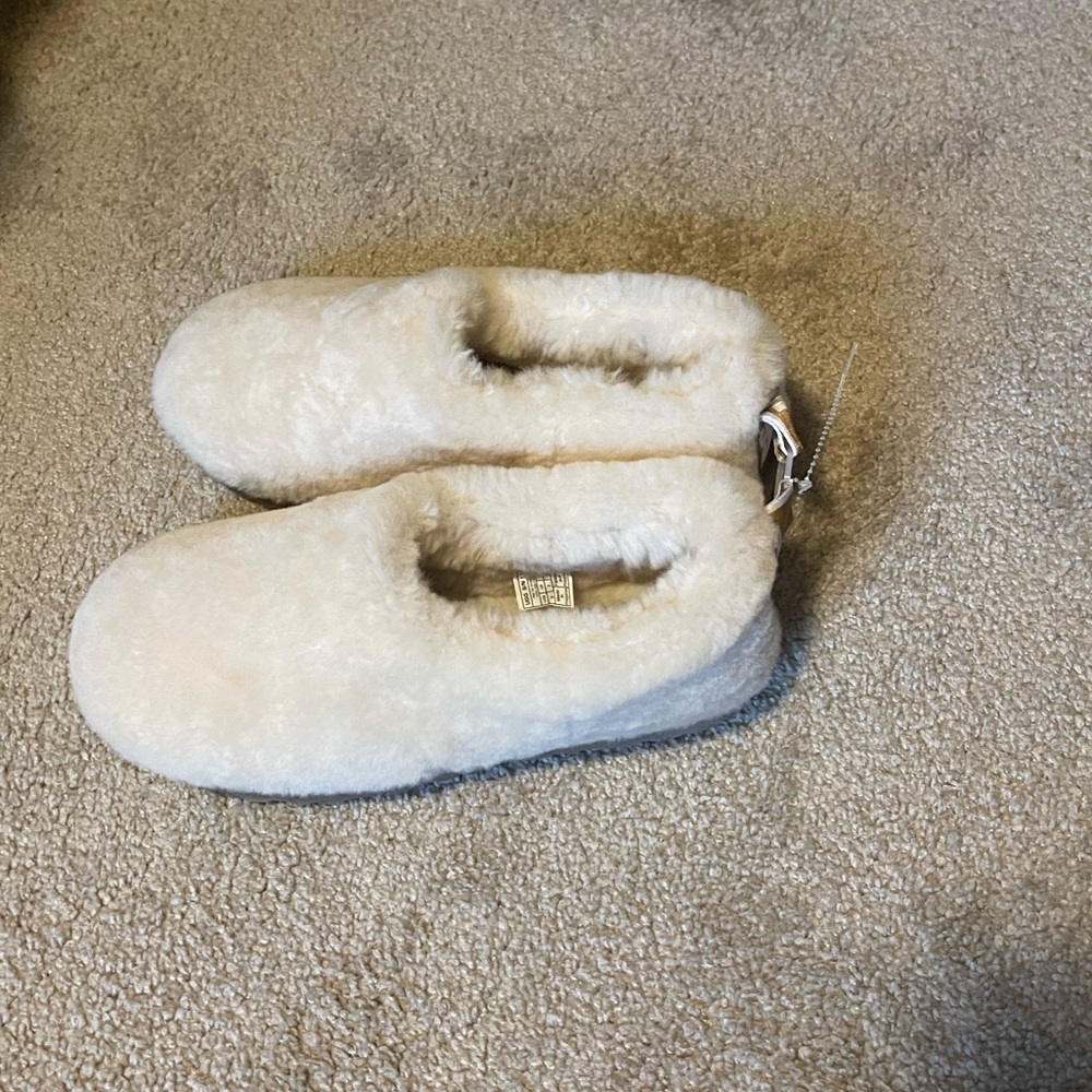 NWOT women’s UGG classic cozy shearling bootie in natural Size US 9 UK 7 EU 40 - Picture 6 of 9